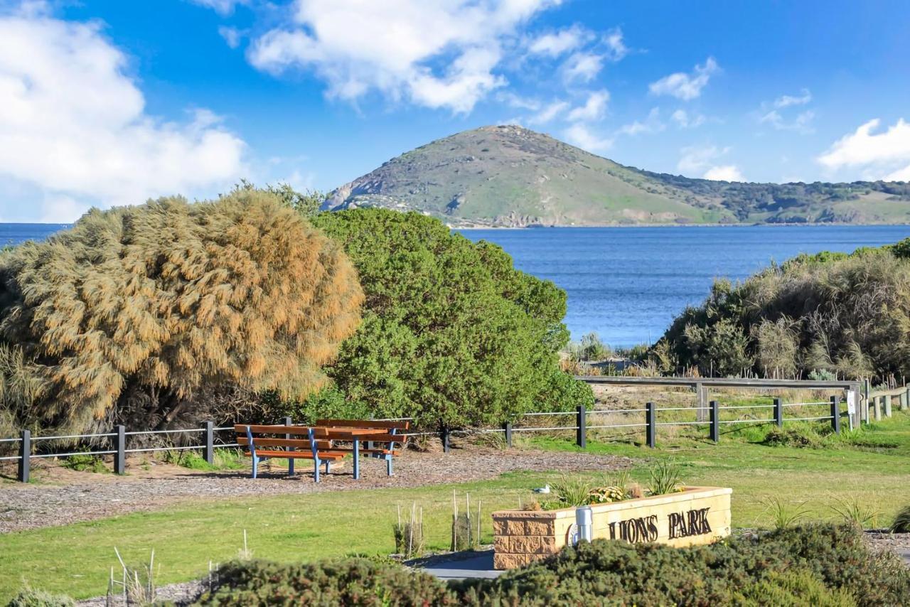 Beautiful Beach Front Townhouse Victor Harbor Esterno foto