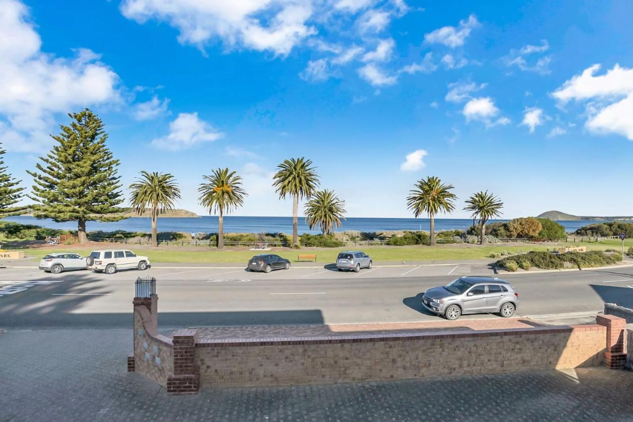 Beautiful Beach Front Townhouse Victor Harbor Esterno foto