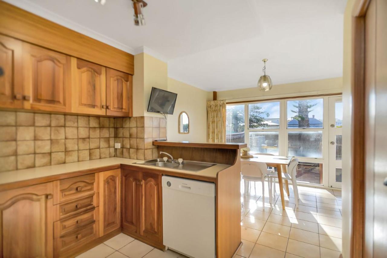 Beautiful Beach Front Townhouse Victor Harbor Esterno foto