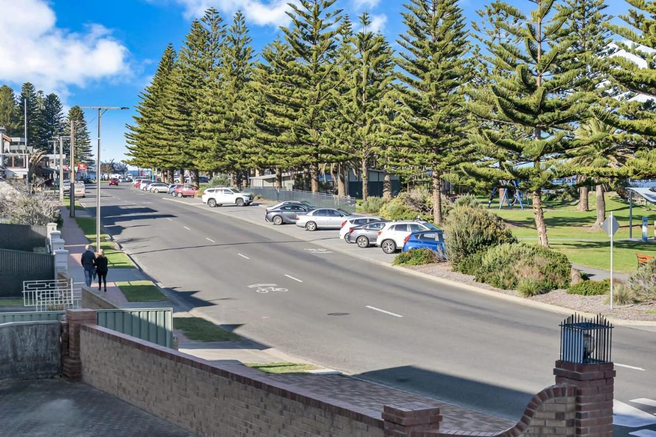 Beautiful Beach Front Townhouse Victor Harbor Esterno foto